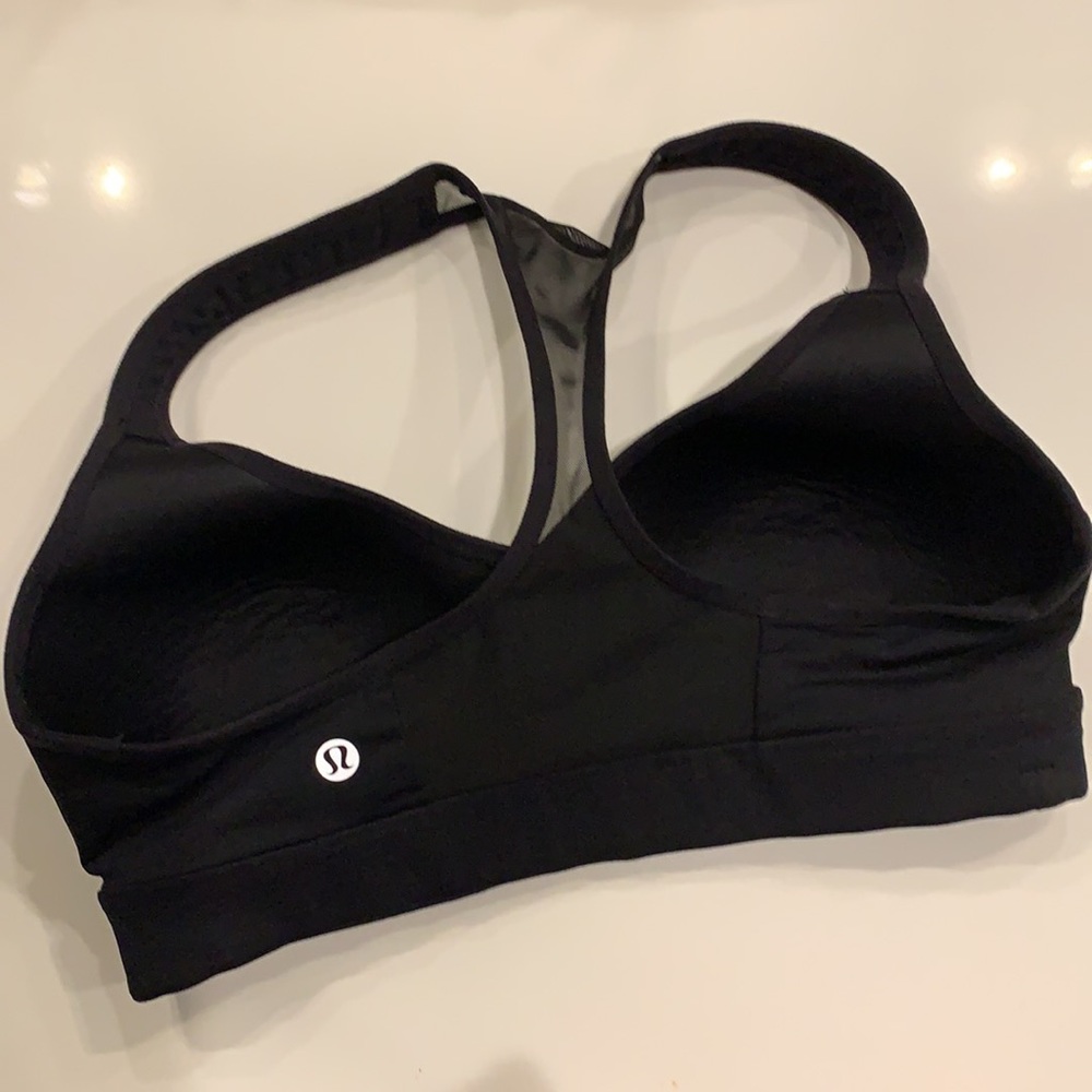 Black lululemon sports bra size 6